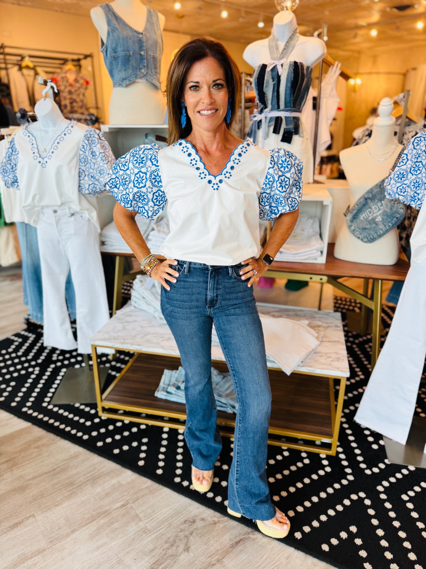 EMBROIDERED PUFF SLV TOP