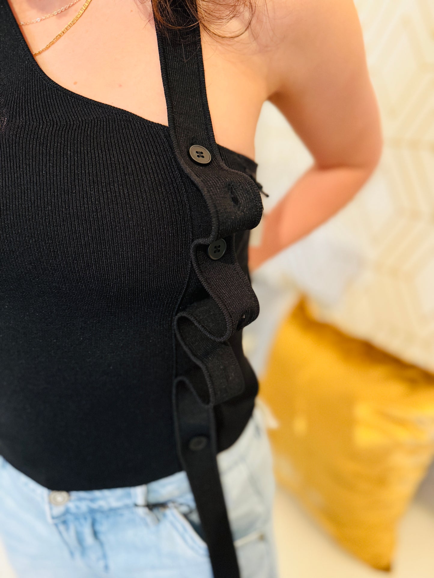 ASYMMETRICAL TANK WITH SIDE BUTTON TOP