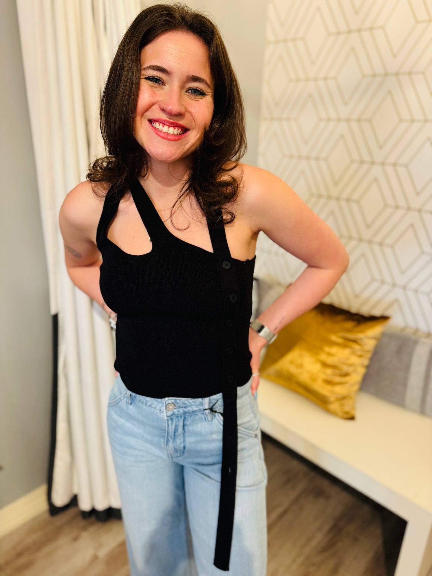 ASYMMETRICAL TANK WITH SIDE BUTTON TOP