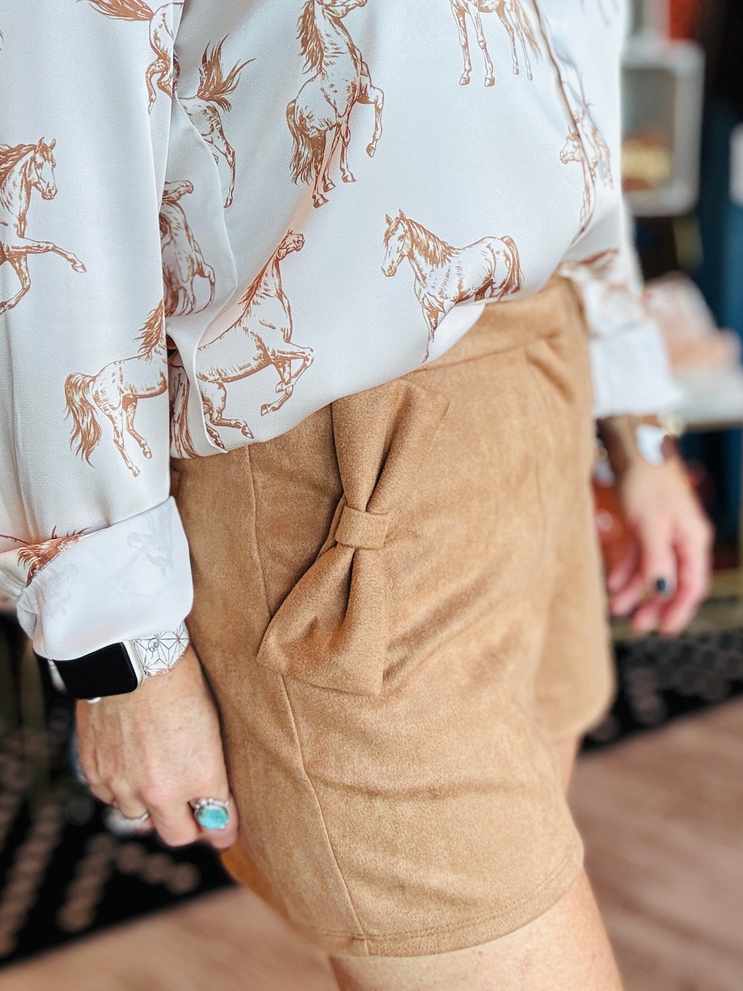 THML BOW POCKET SUEDE SHORTS