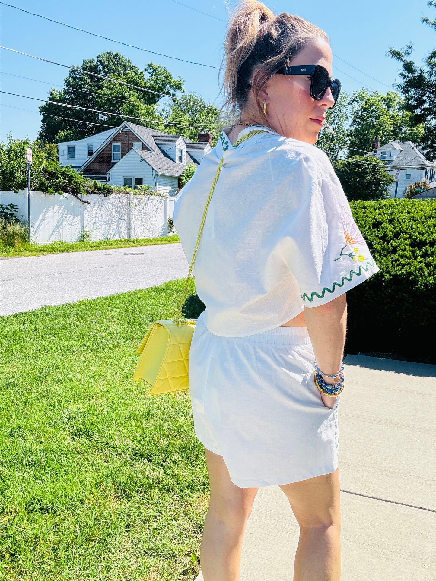 EMBROIDERED FLORAL LINEN SHORTS