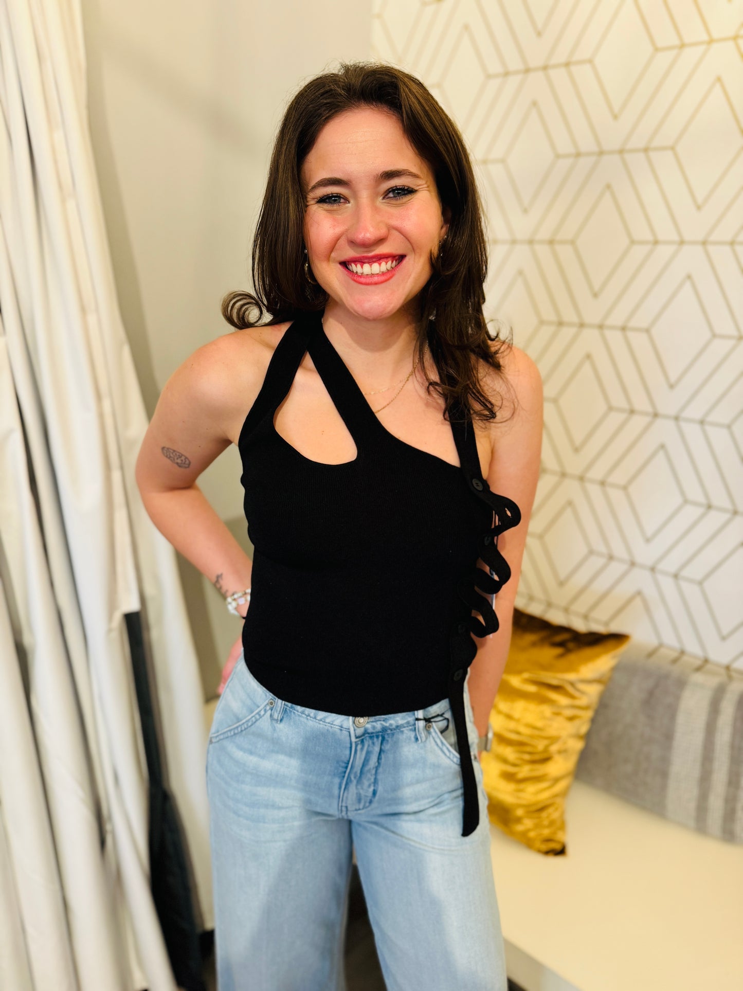 ASYMMETRICAL TANK WITH SIDE BUTTON TOP