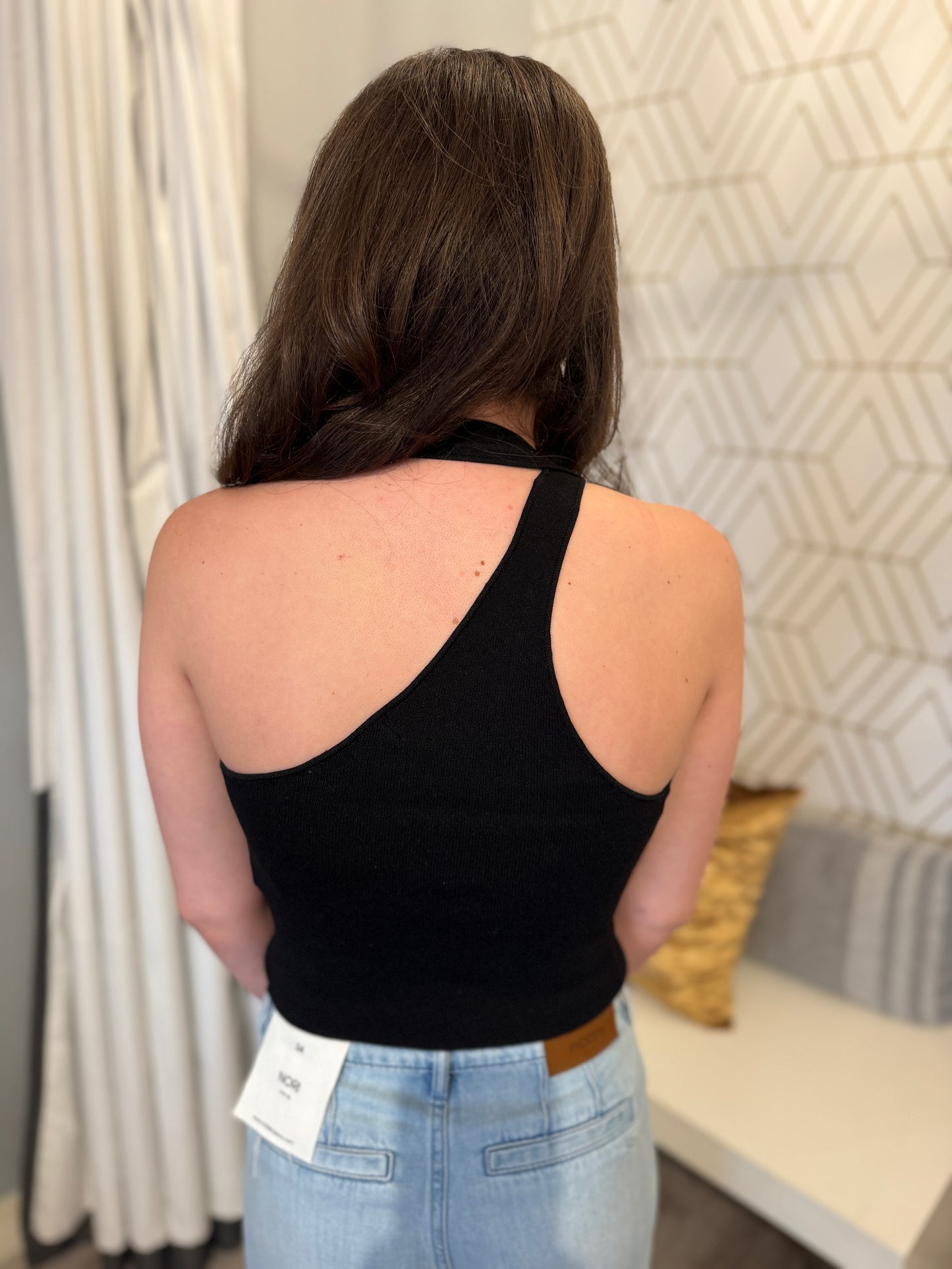 ASYMMETRICAL TANK WITH SIDE BUTTON TOP