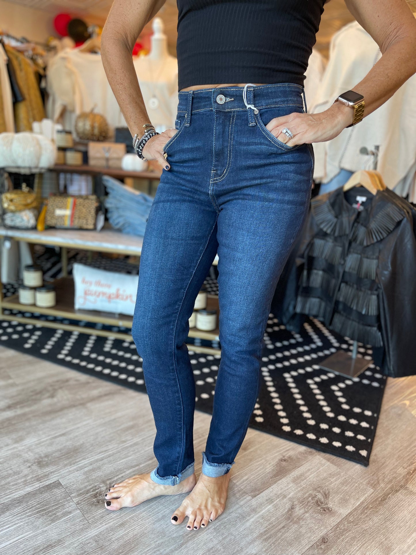 HIGH-RISE CIGARETTE JEANS