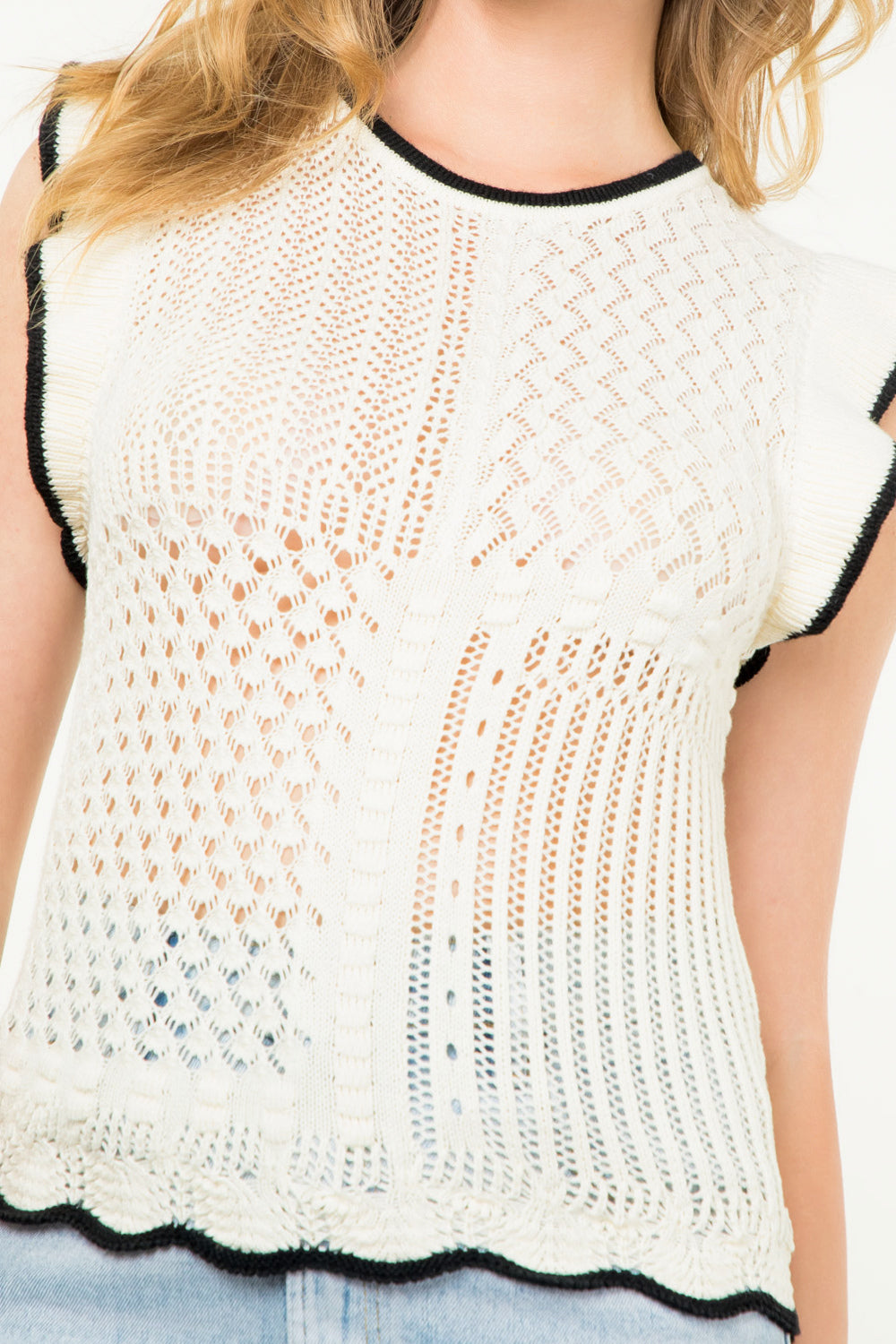 FLUTTER SLV W/BLACK CONTRAST DETAIL KNIT TOP