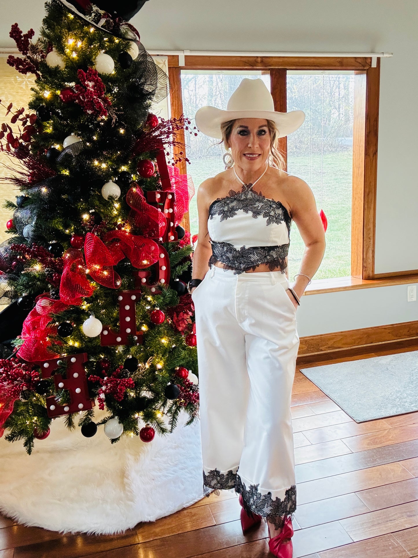 HALTER CROP WITH LACE TRIM TOP