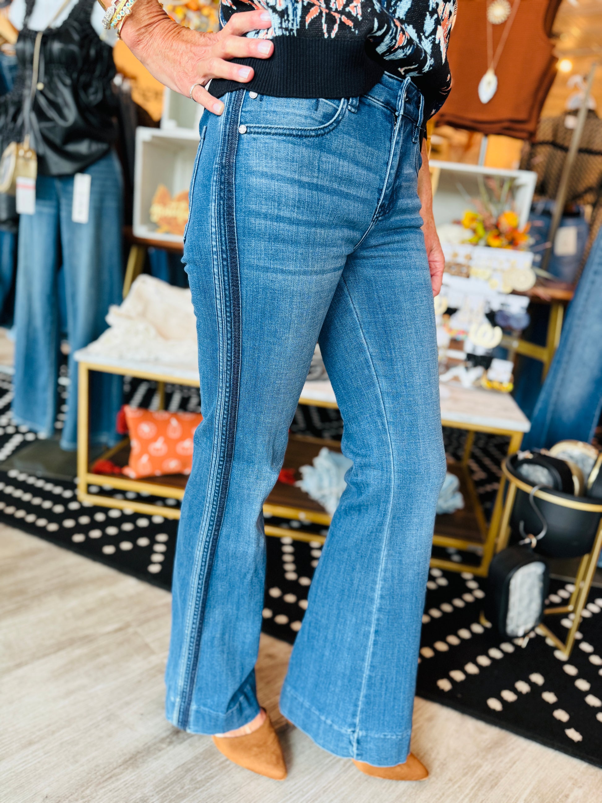 LIVERPOOL HANNAH CROP FLARE W/SIDE HEM