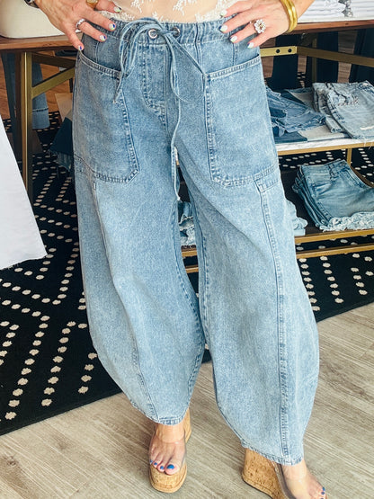 MID-WAIST DRAWSTRING BARREL JEANS
