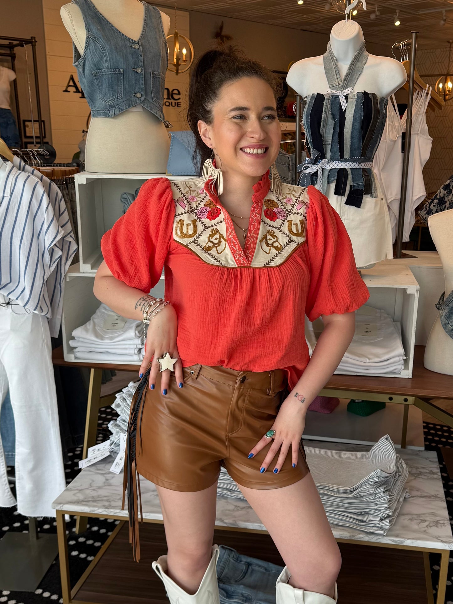 PUFF SLEEVE EMBROIDERED HORSE DETAILED TOP