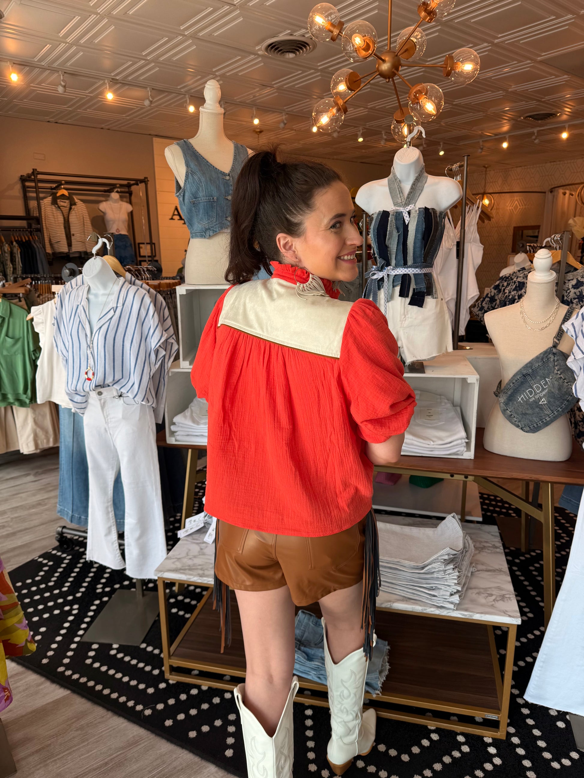 PUFF SLEEVE EMBROIDERED HORSE DETAILED TOP