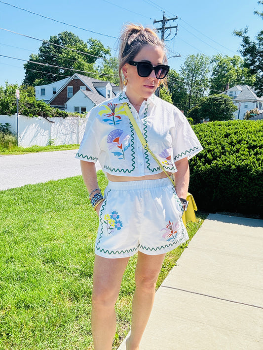 EMBROIDERED CROP BUTTON DOWN