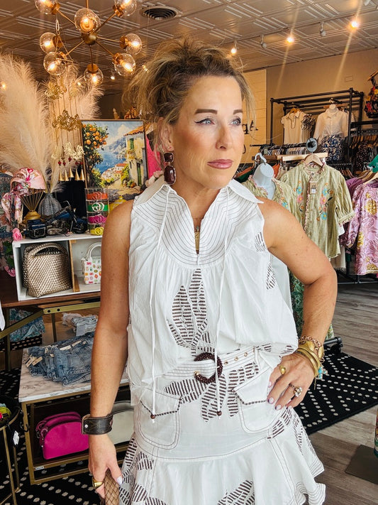 CIEBON TOPSTITCHED SLEEVELESS BLOUSE