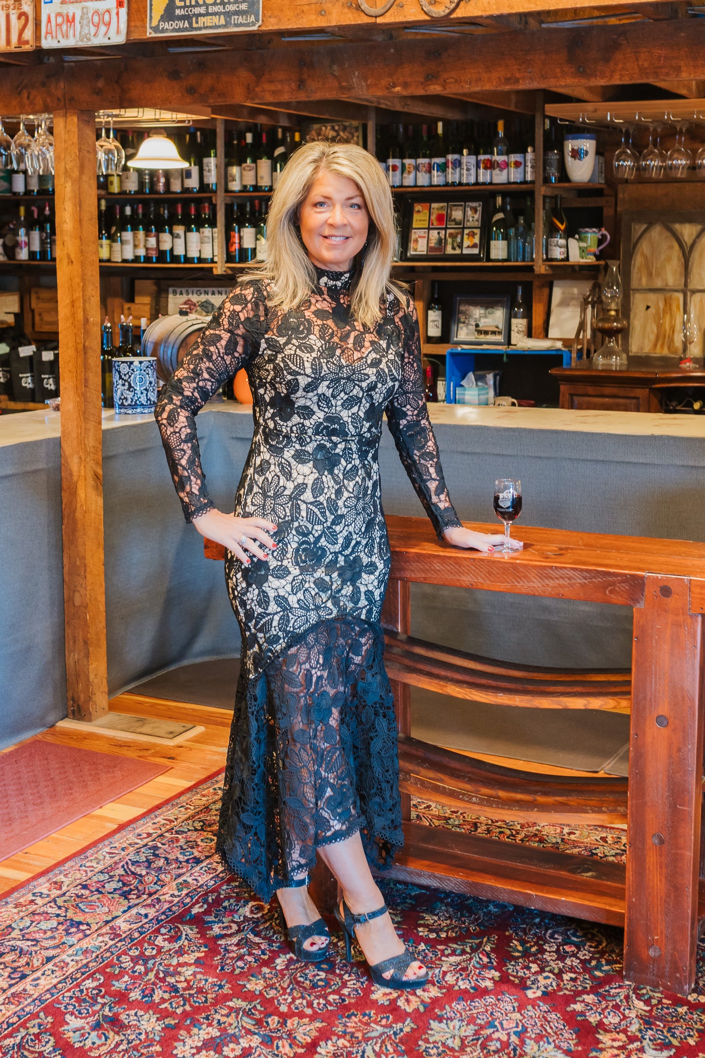 FLORAL LACE MIDI DRESS