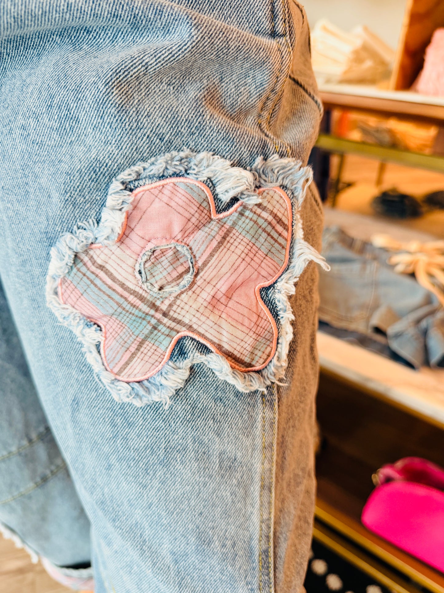 FLORAL DESIGN BARREL JEANS