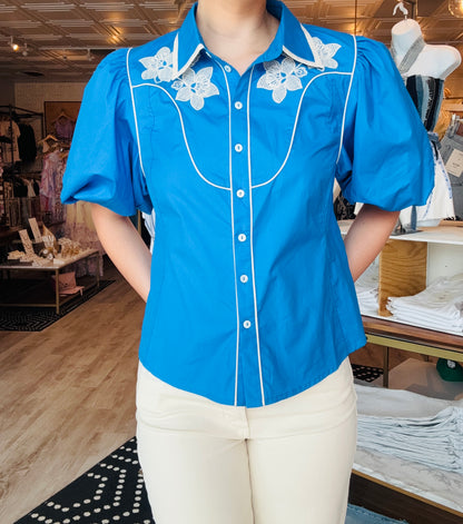 PUFF SLV FLOWER EMBROIDERED TOP