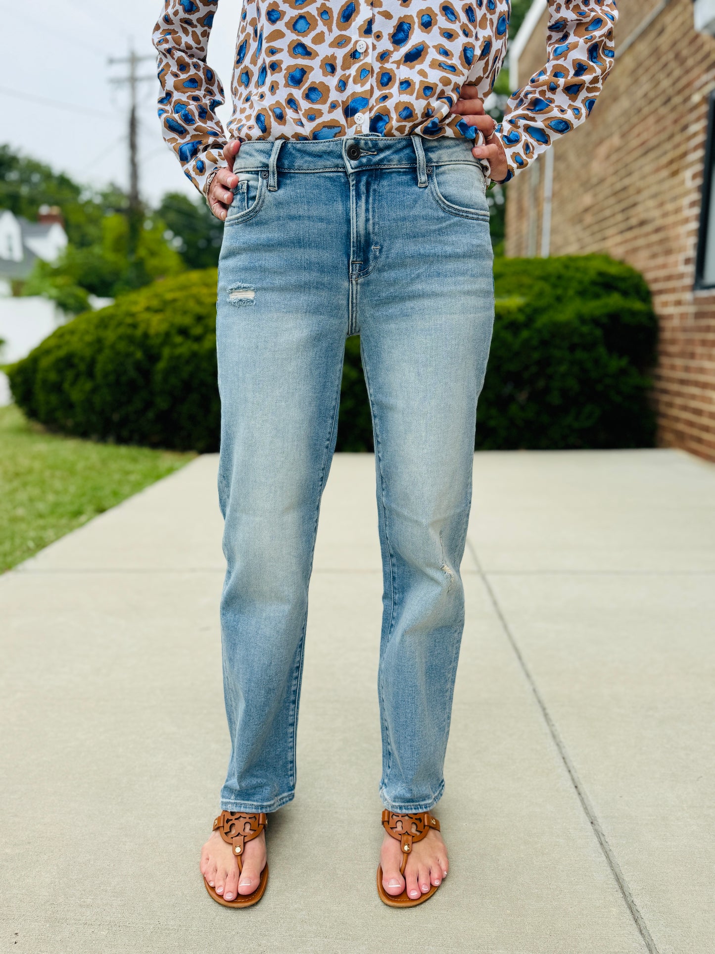 HIDDEN TRACEY MID RISE WIDE STRAIGHT JEANS