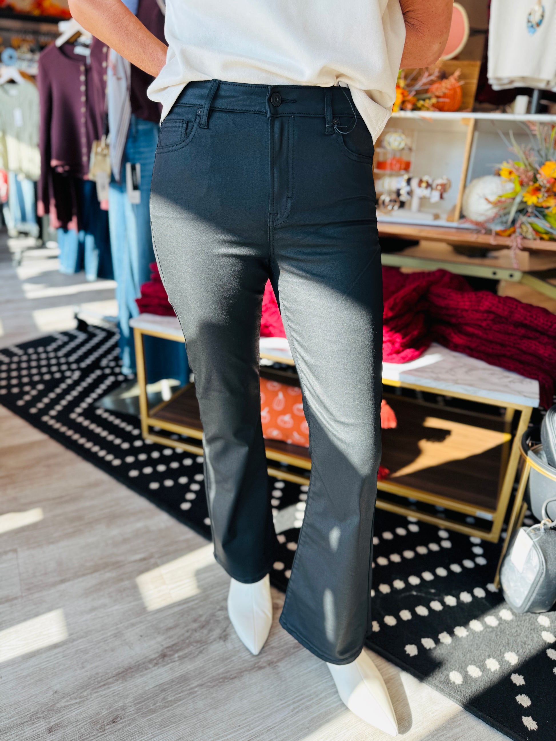 HIDDEN HAPPI HR 31" COATED INSEAM FLARE JEAN